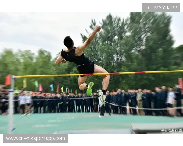 场内“炸裂”！运动员“冲刺到底”燃烧激情！